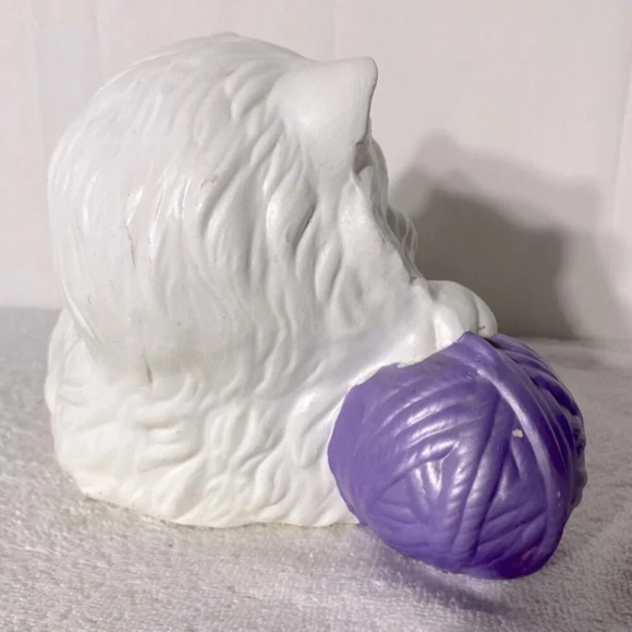Vintage 1984 White Ceramic Cat Statue Playing W Purple Ball Of Yarn Kitty  Meow - Picture 2 of 16